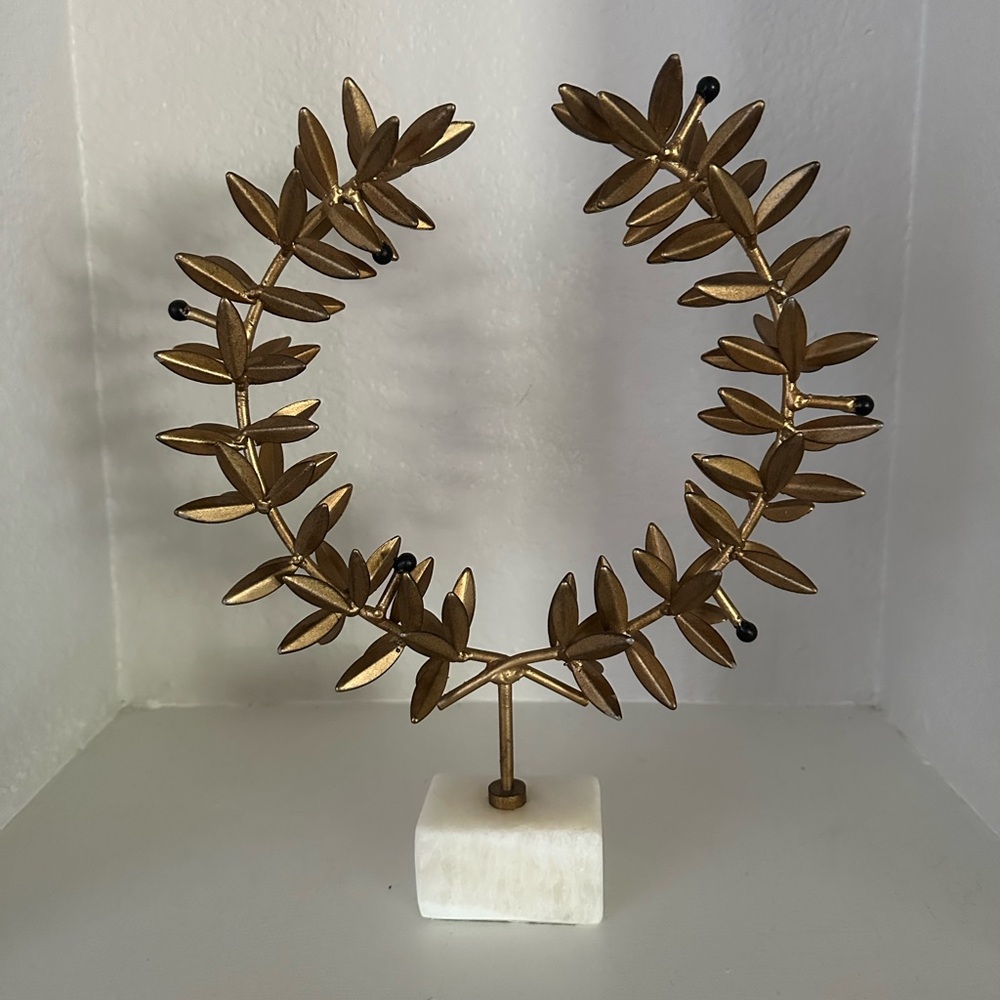 Gold Olive Leaf Wreath Sculpture on Marble Stand – Modern Home Decor